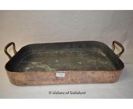 *Vintage French dove-tailed copper roasting tray (Lot subject to VAT)