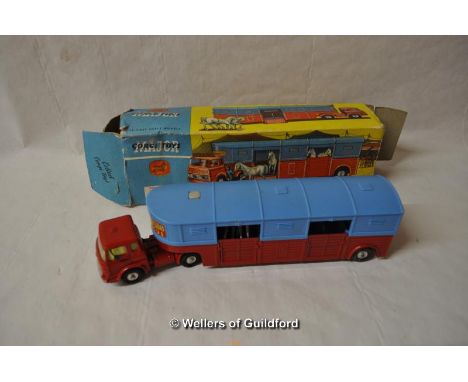 Corgi Major 1130, Chipperfield Circus Horse Transporter with horses, original box.