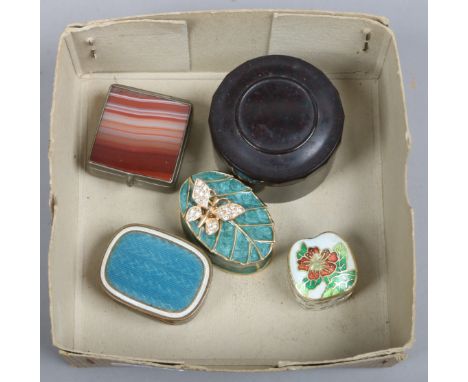 Five trinket boxes including one agate example and one with engine turned enamel.