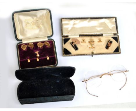 An early 20th century 9ct gold set of three dress studs with matching pair of foliate engraved cufflinks in fitted Sanders & 