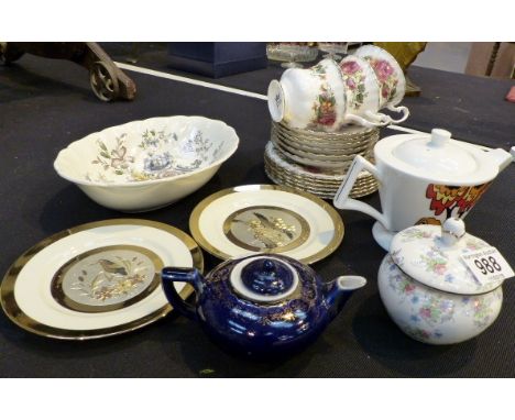 Art Deco style teapot and a small quantity of other ceramics