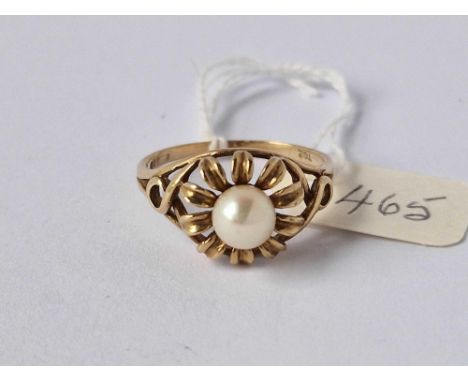 A fancy pearl ring 9ct 3.3 gms