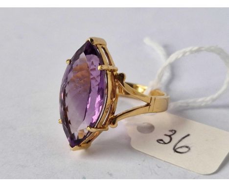 A AMETHYST RING 18CT GOLD 8.3 GMS