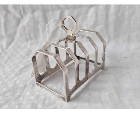 A five bar toast rack on bracket feet, 3” wide, 53 g.