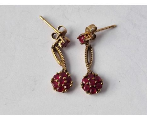A pair of ruby daisy head earrings 9ct 1.7 gms