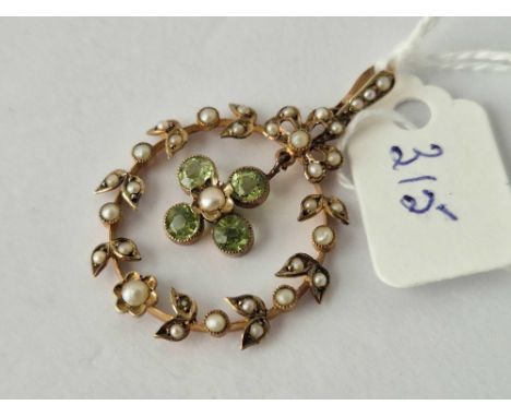 A nice peridot and pearl pendant