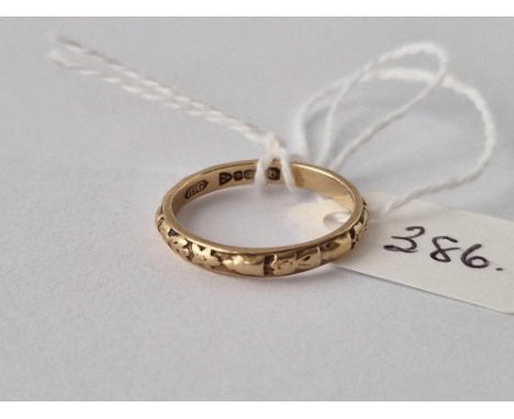 A fancy band ring 9ct size K 1.7 gms
