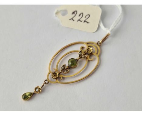 A pearl and peridot pendant 9ct 1.9 gms