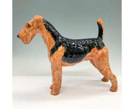 Cotsford Topsail has a natural dark brown and black coat with light brown underbody. Royal Doulton backstamp. Artist: Frederi