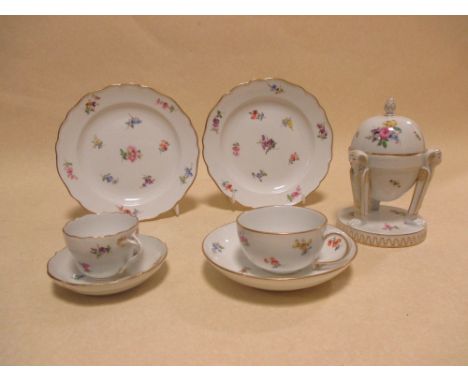 Meissen inkwell and cover together with tea wares (7) 