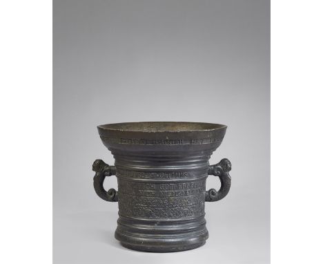 Norddeutscher Präsentationsmörser von Johann Otto KrögerGoldbrauner Bronzeguss mit dunkelbrauner Patina, Gravuren und Ziselie