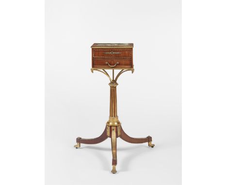Klassizistisches "Universal-Necessaire" auf StänderMahagoni auf Weichholz, Sandelholz, feuervergoldete Bronze/Messing, farbig