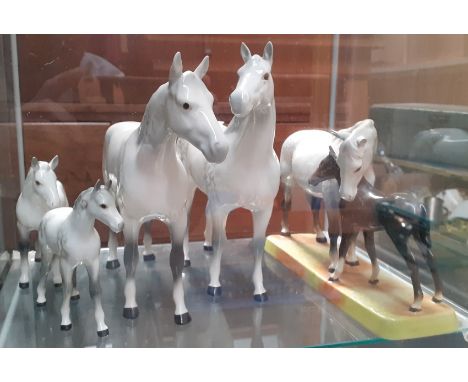 A group of Beswick horse figures, dappled grey with chestnut foal on ceramic plinth (marked to base 1811), 2 dappled grey hor