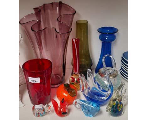 Art glass - 12 items including Riihimaki ‘Piipu’ vase c.!960, Whitefriars tumbler vase with wave-ribbed pattern etc. 