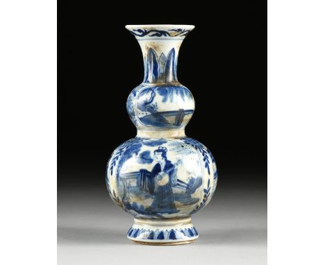 A CHINESE DOUBLE GOURD BLUE AND WHITE PORCELAIN VASE, SHIPWRECK ARTIFACT, LEAF MARK, KANGXI PERIOD, EARLY 18TH CENTURY, of do