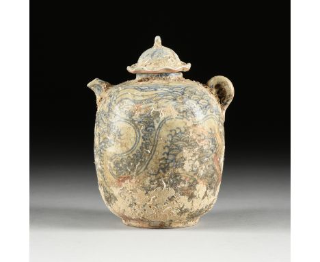 AN UNUSUAL VIETNAMESE/ANNAMESE BLUE AND WHITE PORCELAIN LIDDED WINE POT, SHIPWRECK ARTIFACT, 15TH/16TH CENTURY, the domed lot