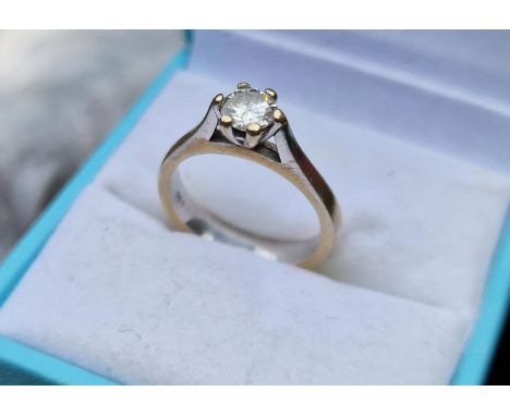 18ct White Gold &amp; Diamond Ring (approx 0.65ct), size K and 4.58g