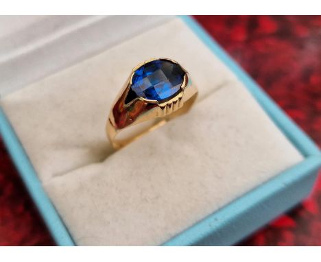 18ct Gold &amp; Clear Sapphire Ring, size P and 2.09g