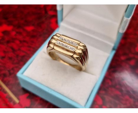 10ct Gold and Diamond Mans Ring, size 0 and 8.84g