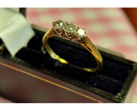 18ct Gold &amp; Triple-Diamond Ring - 2.6g and size P