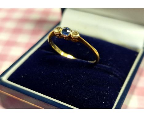 Vintage 18ct Gold, Sapphire and Diamond Ring - size P