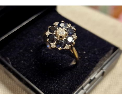 18ct White Gold, Sapphitre &amp; Diamond Cluster Ring, size P &amp; 3.3g