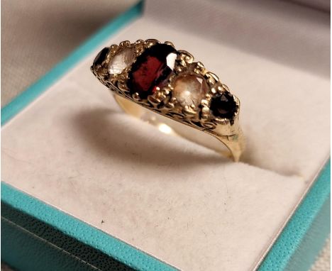 9ct Gold and Garnet Dress Ring, size O, 3.9g