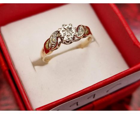 9ct Gold Diamond Ring - size M