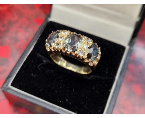 9ct Gold Ring Set with Possibly Tourmaline and Spinels - 4.9g, size O