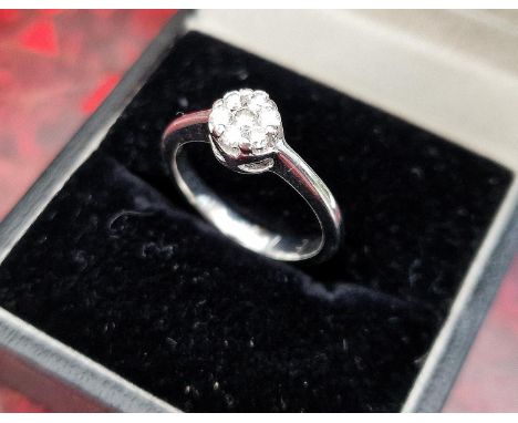 7-Diamond Cluster &amp; 18ct White Gold Engagement Ring