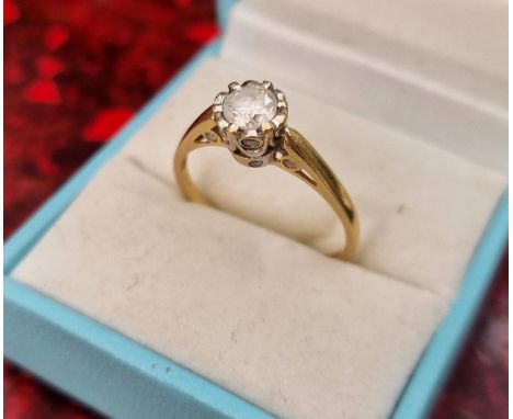 18ct Gold Diamond (0.8ct) Ring, size V and 3.69g