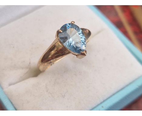 9ct Gold and Blue Topaz Dress Ring - size N, 3.6g