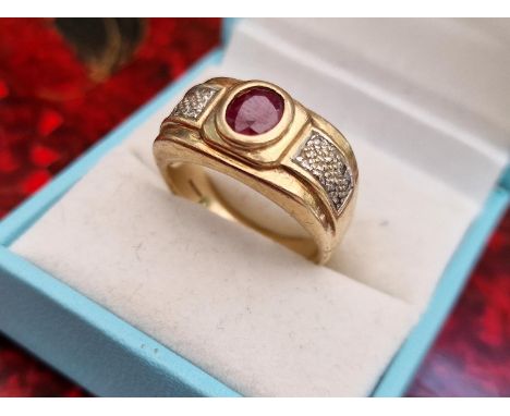 9ct Gold Diamond and Ruby/Garnet Gents Dress Ring - size T, 8.4g