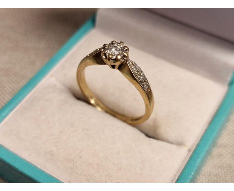 9ct White Gold &amp; Diamond Engagement Ring w/Diamond Shoulders - size N, 2.4g