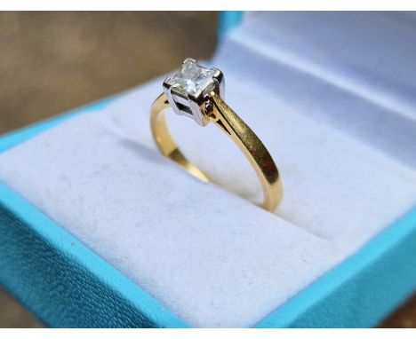 18ct Gold &amp; Diamond Ring (0.6ct), size N and 3.21g