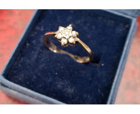 9ct Gold Diamond Cluster Ring - size P