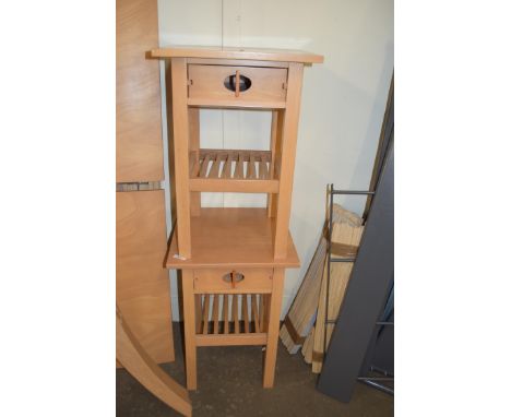 PAIR OF MODERN LIGHT WOOD EFFECT BEDSIDE CABINETS, 43CM WIDE