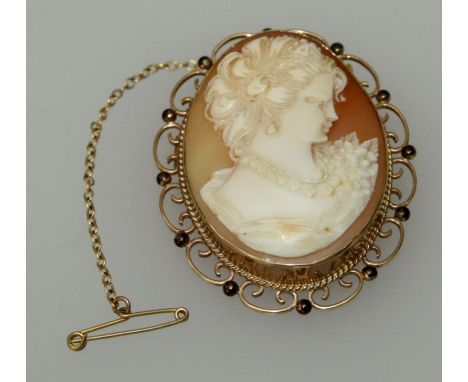 An Edwardian shell cameo brooch, carved with a profile bust length portrait of a beauty, in 9ct gold mount, 5 x 4cm