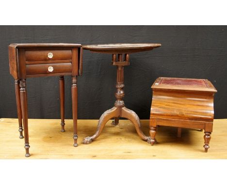 A Victorian bedside commode, laid on turned legs, 44cm wide, and a small Victorian style mahogany Pembroke table, length 40.5