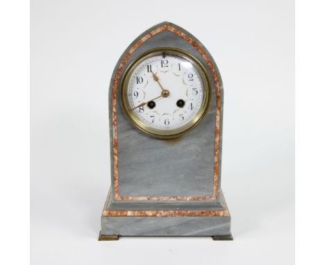 Art deco table clock in gray marbleArt Deco tafelklok in grijs marmerH 29.5 cm