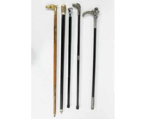 5 walking sticks with grip: eagle, dog, ram and buttonLot van 5 wandelstokken met greep: arend, hond, ram en knopL 89 - 100 c