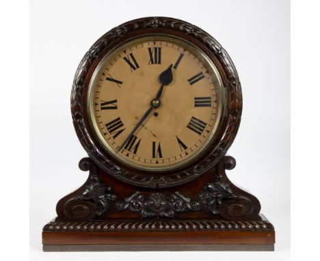 Large station clock in oak case with metal dial, circa 1900Clock mechanism replaced (with battery)Grote stationsklok in eiken