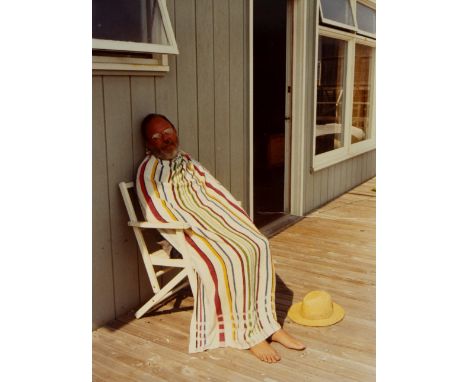 David HOCKNEY (1937)Photograph Henri avoiding the sun n° 57/80, monogram.Photo Henri avoiding the sun n° 57/80, monogram.24 x