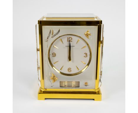 A stunning and rare Jaeger LeCoultre Mid Century Atmos Clock Marina Model, gilt brass and luciteEen prachtige en zeldzame Jae