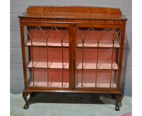 An Edwardian mahogany display cabinet the gadrooned edge top over a fitted shelf interior enclosed by a pair of lancet bar gl