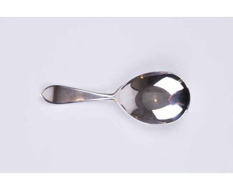 A plain silver caddy spoon with teardrop bowl, London 1920 by Charles William Fletcher, 12.5 g