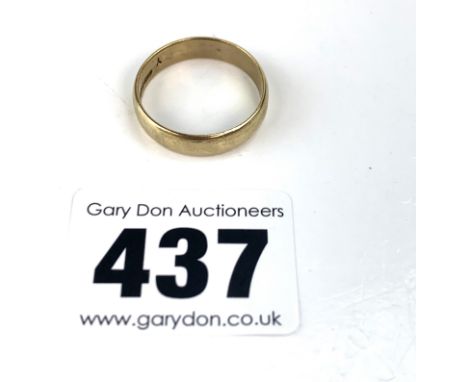 9k gold wedding band, size Q/R, w: 3.3 gms