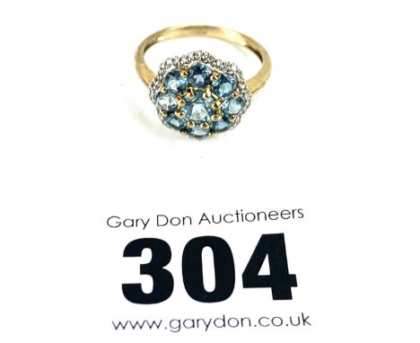 9k gold ring with light blue stone cluster, size R, w: 3.1 gms