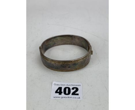 Silver bangle with engraved edges, w: 1 ozt