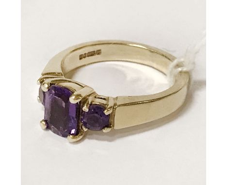 9 CT. GOLD GEMSTONE RING - SIZE J / K